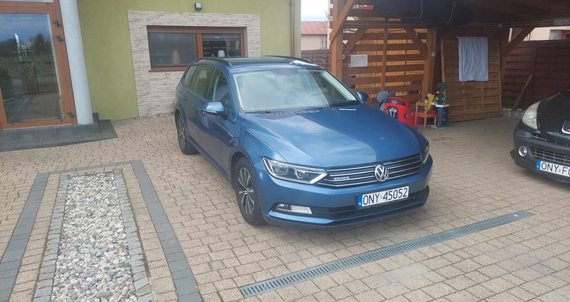 Volkswagen Passat cena 52000 przebieg: 238000, rok produkcji 2017 z Nysa małe 301